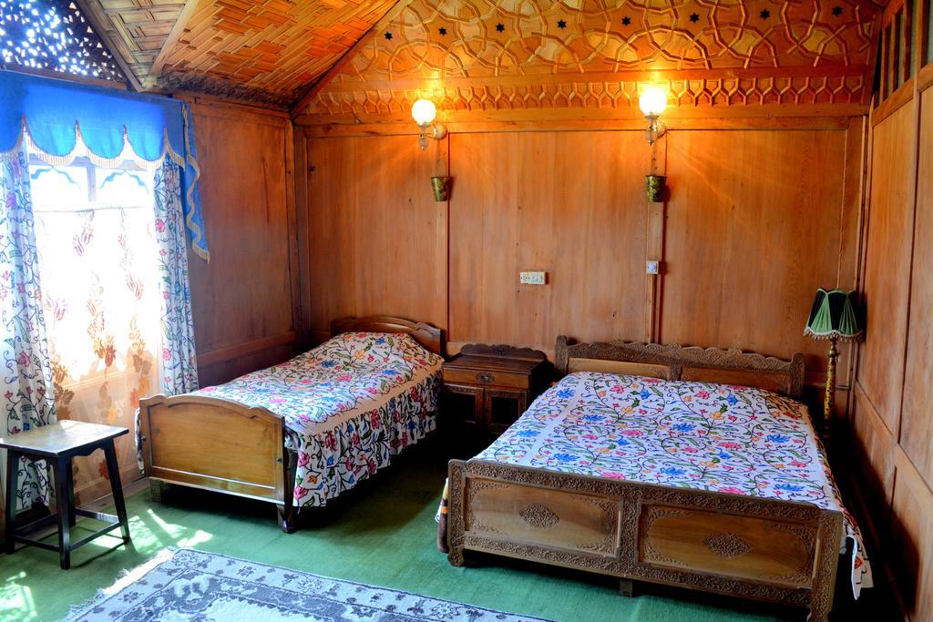 Hotel Kings Houseboats Srīnagar Pokój zdjęcie