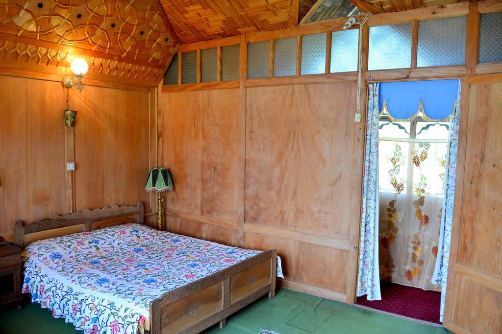Hotel Kings Houseboats Srīnagar Pokój zdjęcie
