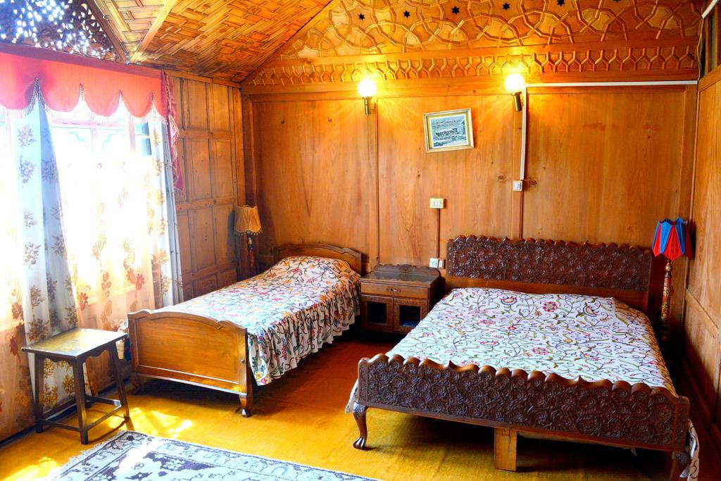 Hotel Kings Houseboats Srīnagar Pokój zdjęcie