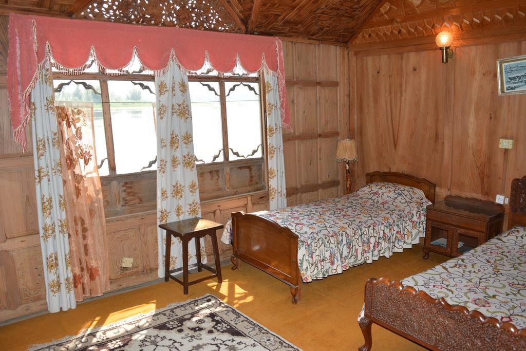Hotel Kings Houseboats Srīnagar Pokój zdjęcie